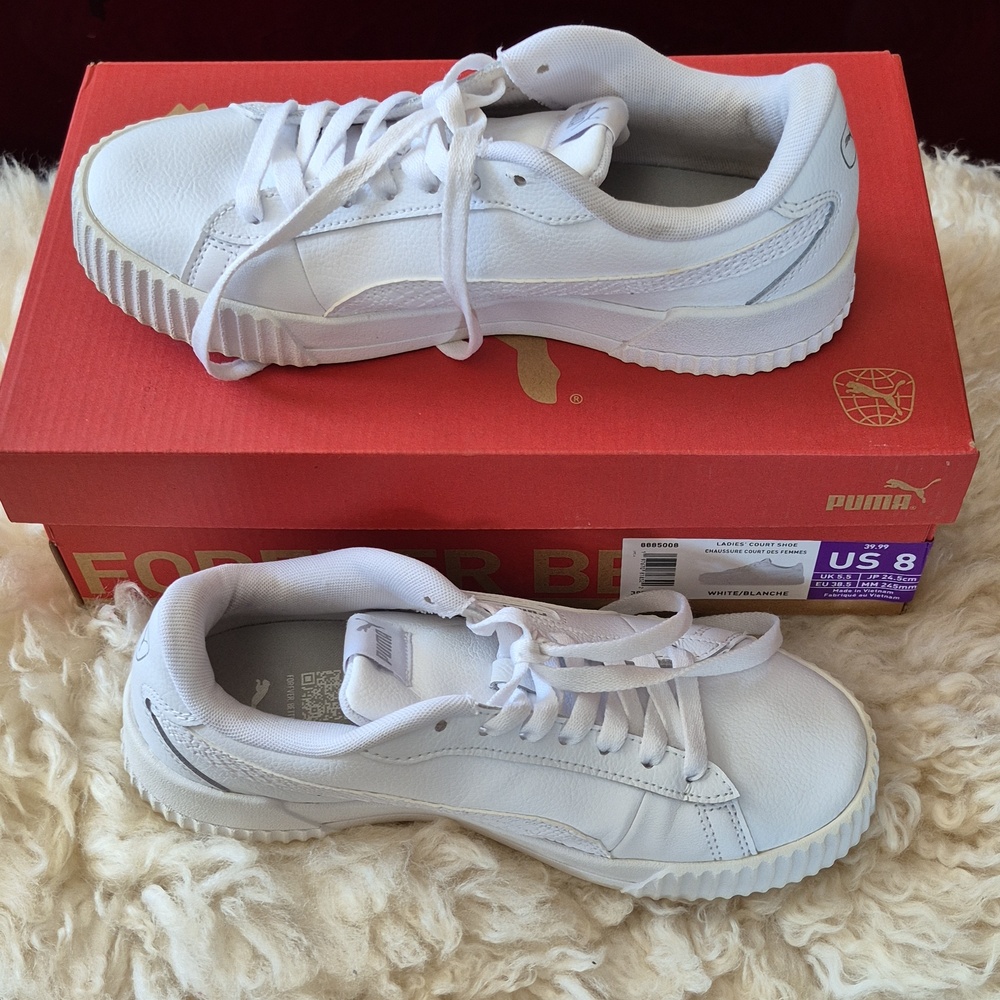 SZ 8 : Ladies Puma Court Shoes